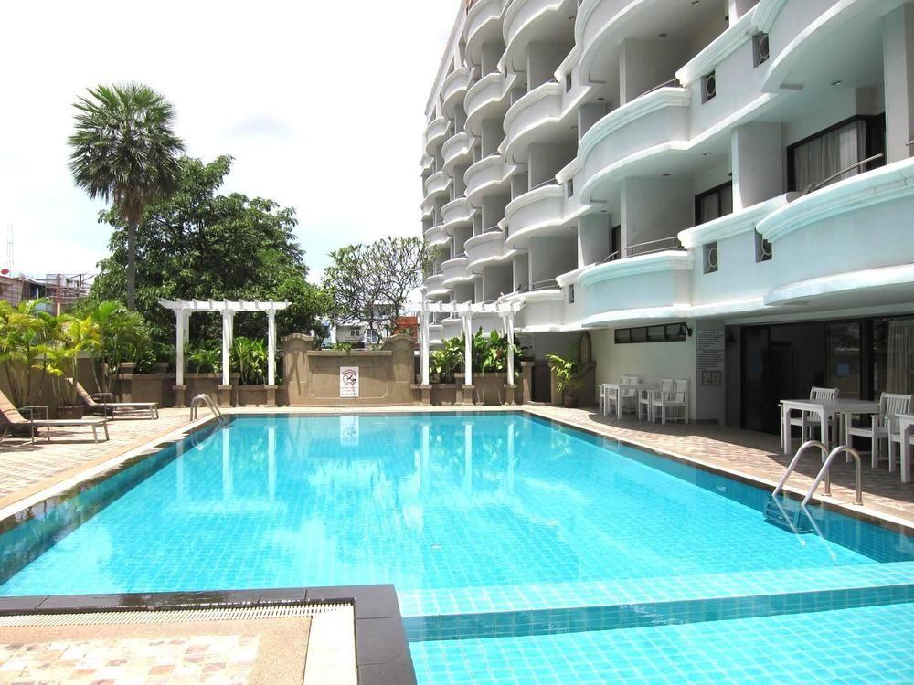Forum Park Hotel Bangkok Exterior photo