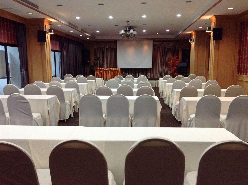 Forum Park Hotel Bangkok Exterior photo