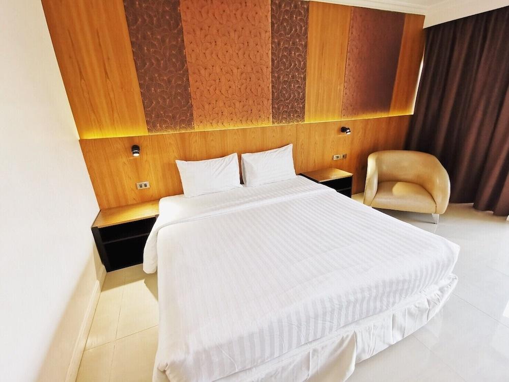 Forum Park Hotel Bangkok Exterior photo