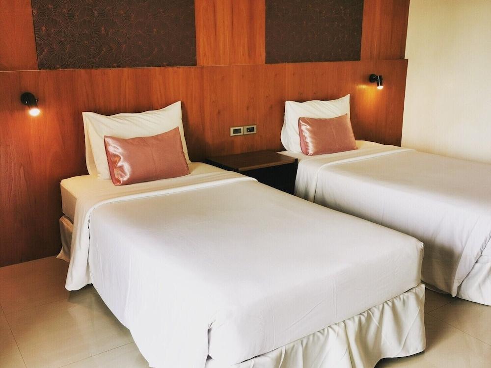 Forum Park Hotel Bangkok Exterior photo