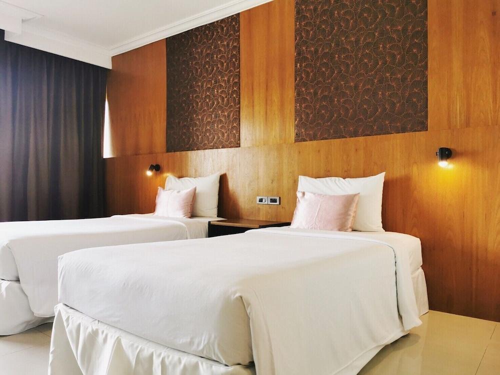 Forum Park Hotel Bangkok Exterior photo