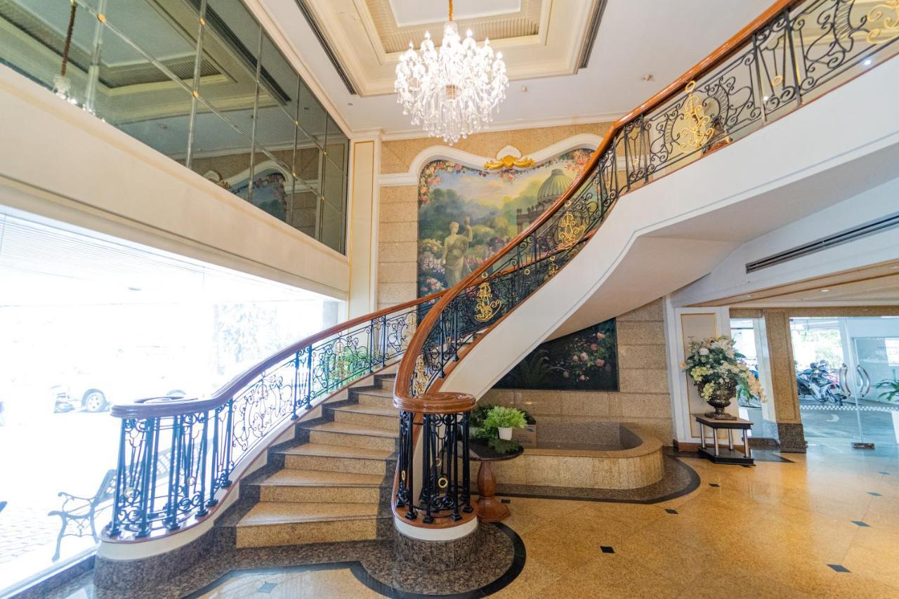 Forum Park Hotel Bangkok Exterior photo