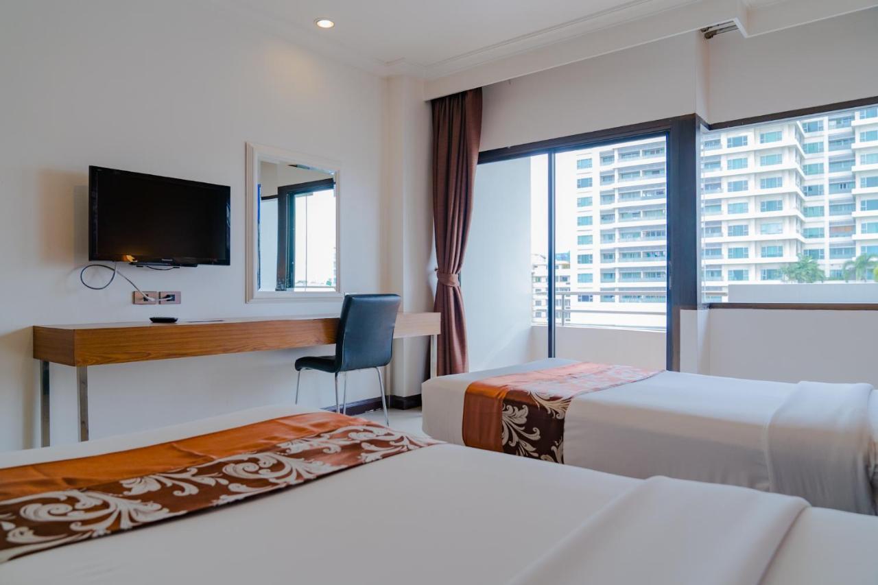 Forum Park Hotel Bangkok Exterior photo